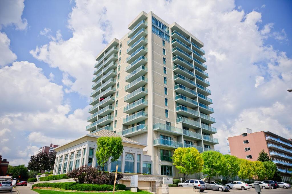 The Waterside Inn option