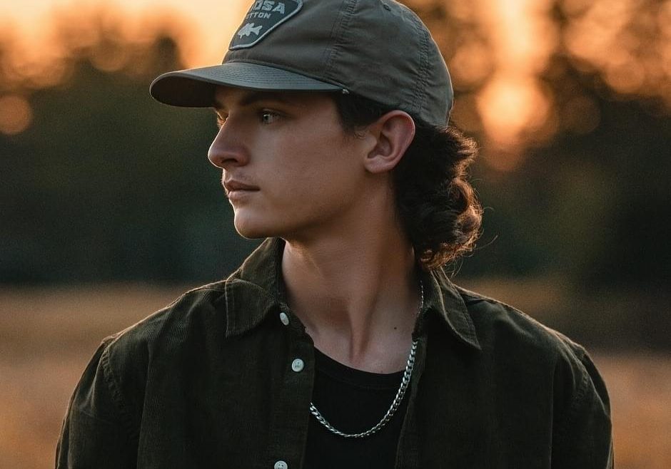 Artist of the Month: Sully Burrows